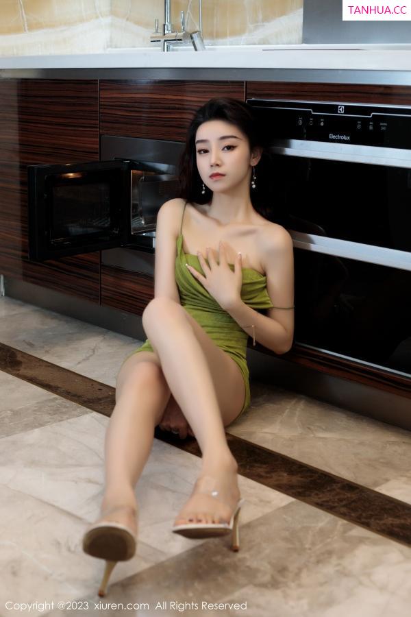   [XiuRen]高清写真图 2023.07.03 No.7011 苏曼兮 吊带裙美腿第40张图片